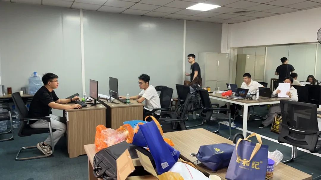 《致敬，奋斗的青春》