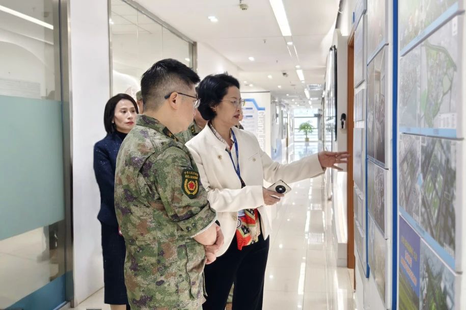 汉中市南城街路武装部部长陈少文一行莅临广量集团参观互换